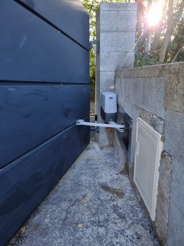 installation d'une motorisation DEA sur portail à SAINT ETIENNE DE SAINT GEOIRS 38590 