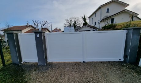 Fourniture et installation d'un portail aluminium CEBEL 2 battants à SAINT ETIENNE DE SAINT GEOIRS