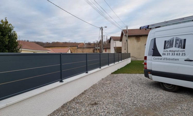 Fourniture et installation d'un portail aluminium et d'une clôture aluminium CEBEL à Saint-Etienne-de-Saint-Geoirs